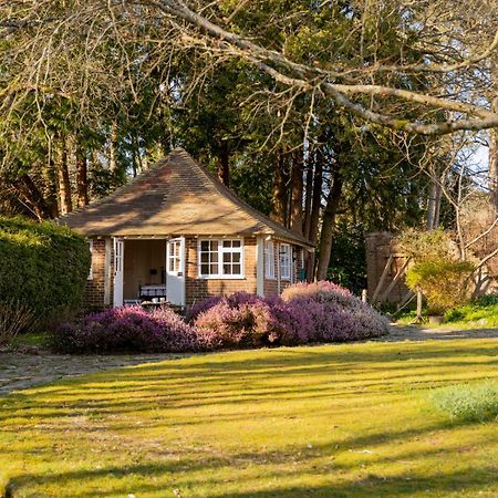 Hurstpierpoint Old Mill Lodge By Huluki Sussex Stays מראה חיצוני תמונה