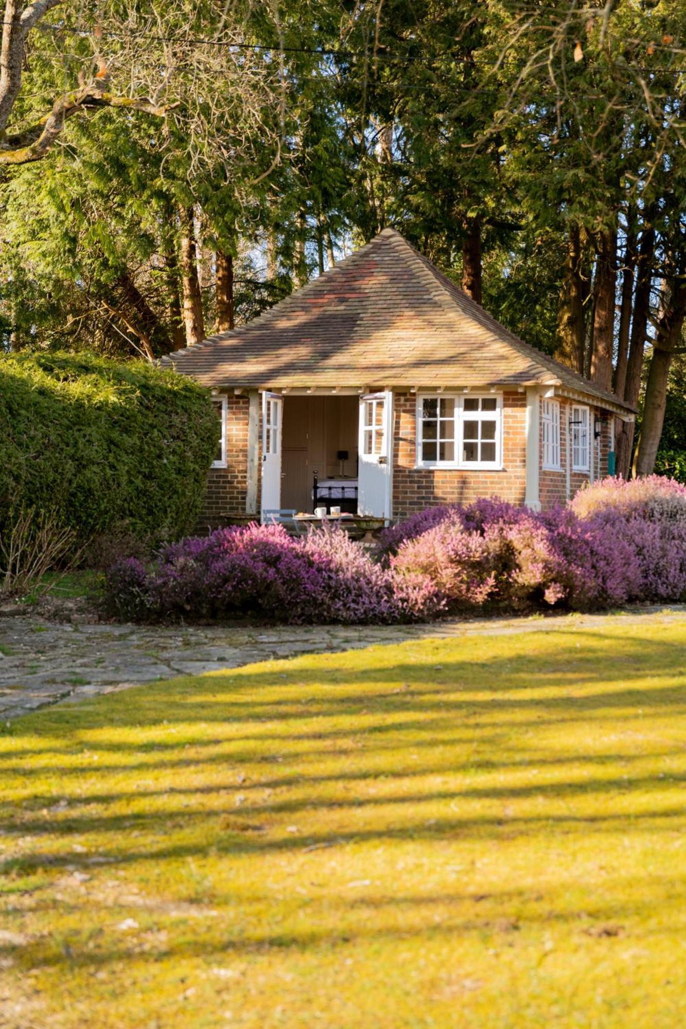 Hurstpierpoint Old Mill Lodge By Huluki Sussex Stays מראה חיצוני תמונה