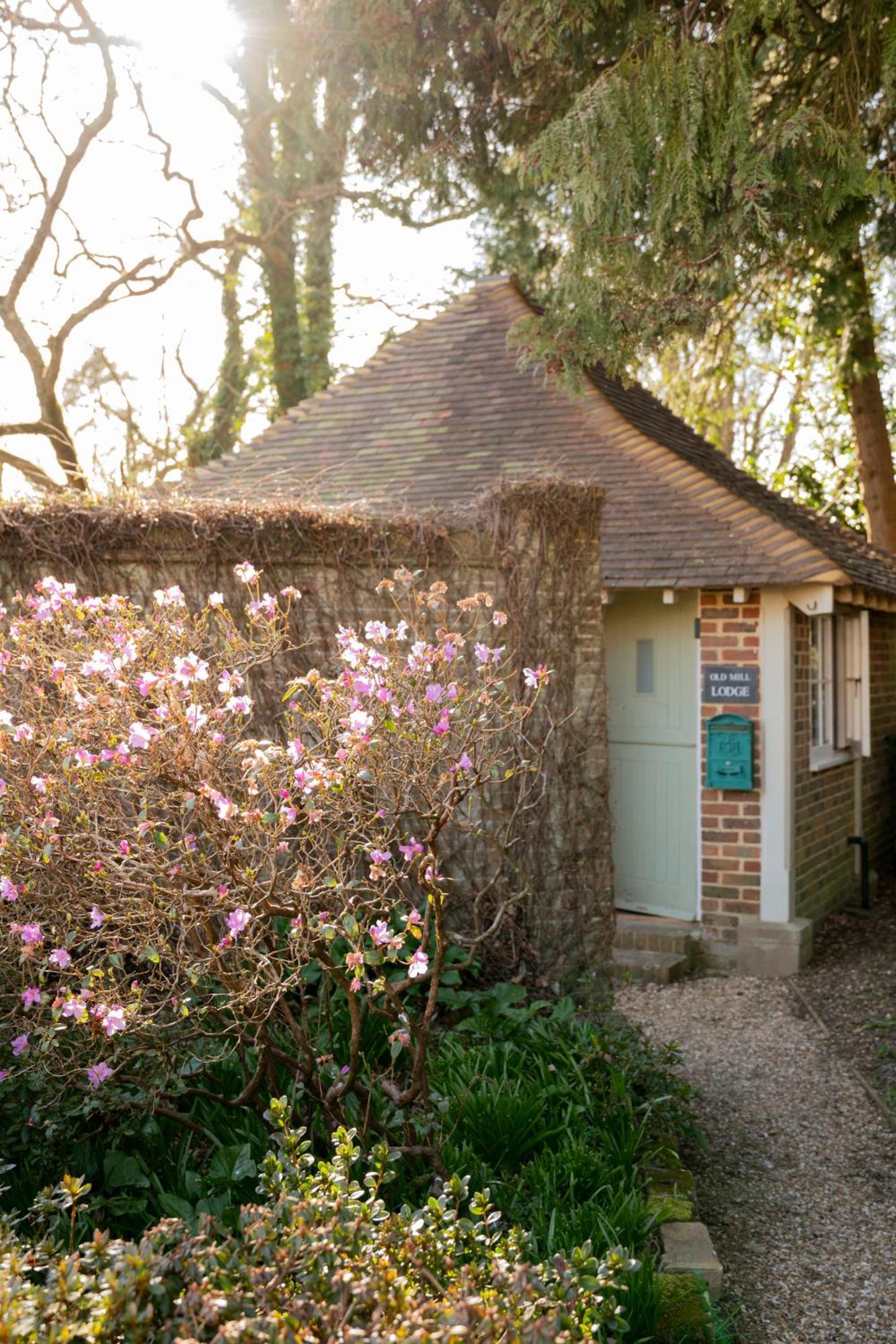 Hurstpierpoint Old Mill Lodge By Huluki Sussex Stays מראה חיצוני תמונה