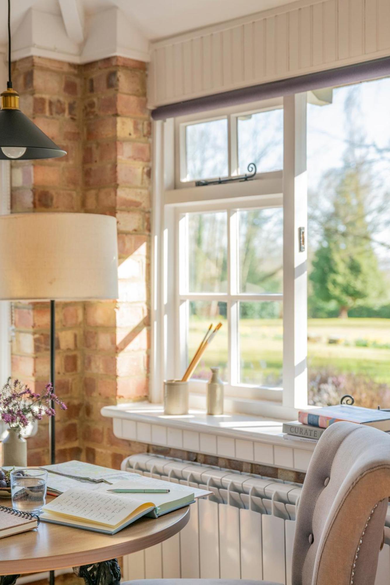Hurstpierpoint Old Mill Lodge By Huluki Sussex Stays מראה חיצוני תמונה