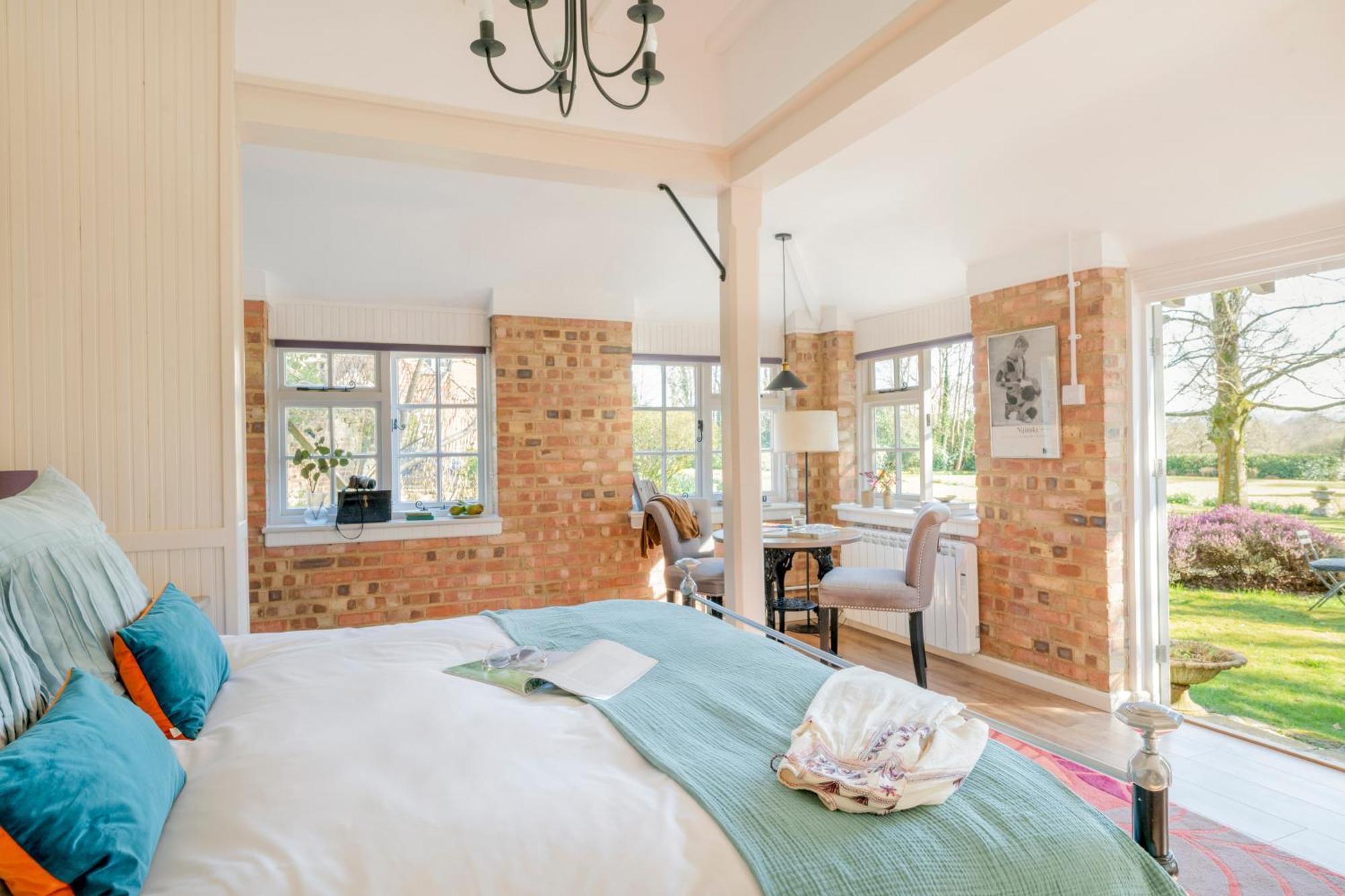 Hurstpierpoint Old Mill Lodge By Huluki Sussex Stays מראה חיצוני תמונה