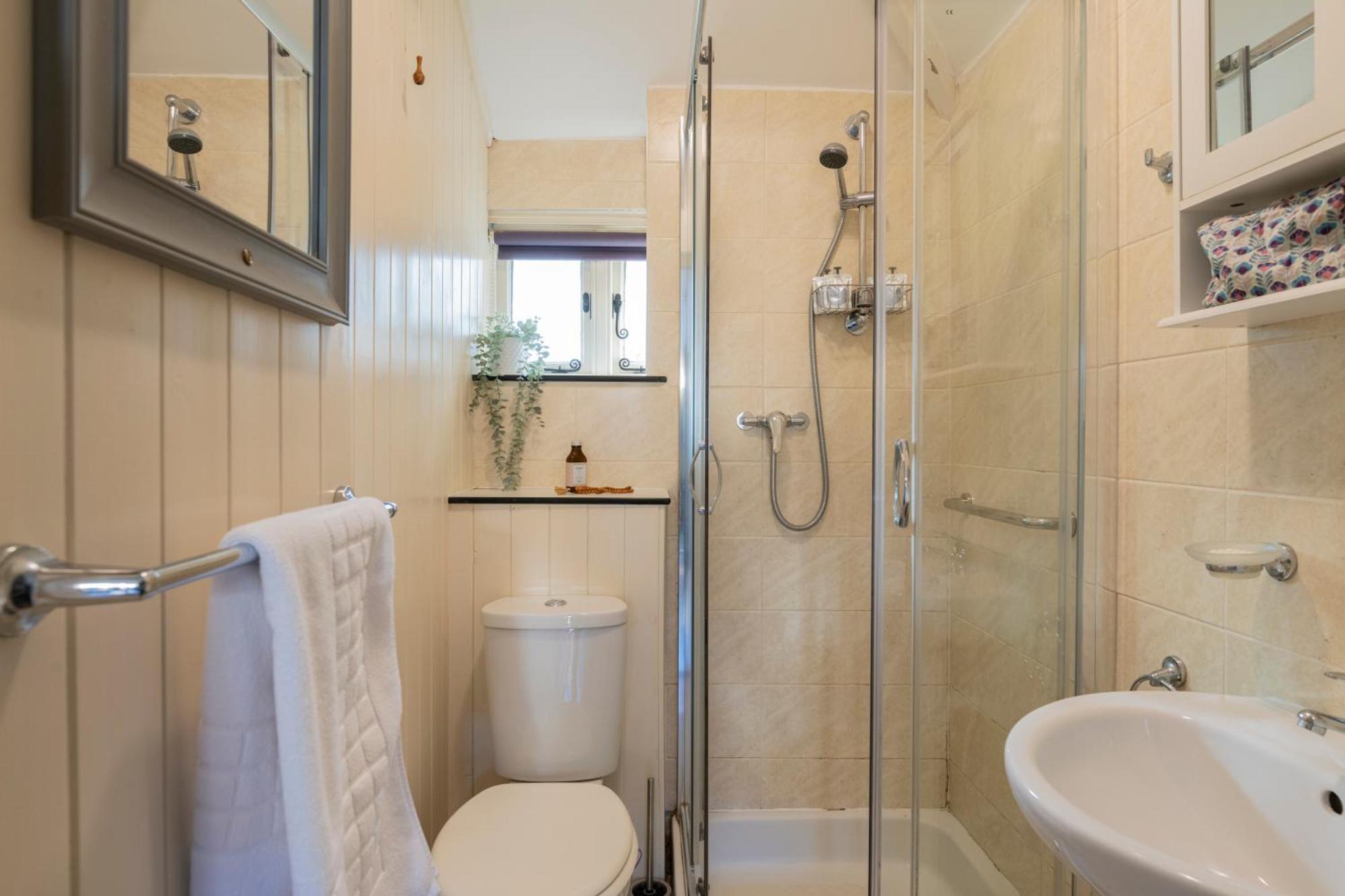 Hurstpierpoint Old Mill Lodge By Huluki Sussex Stays מראה חיצוני תמונה