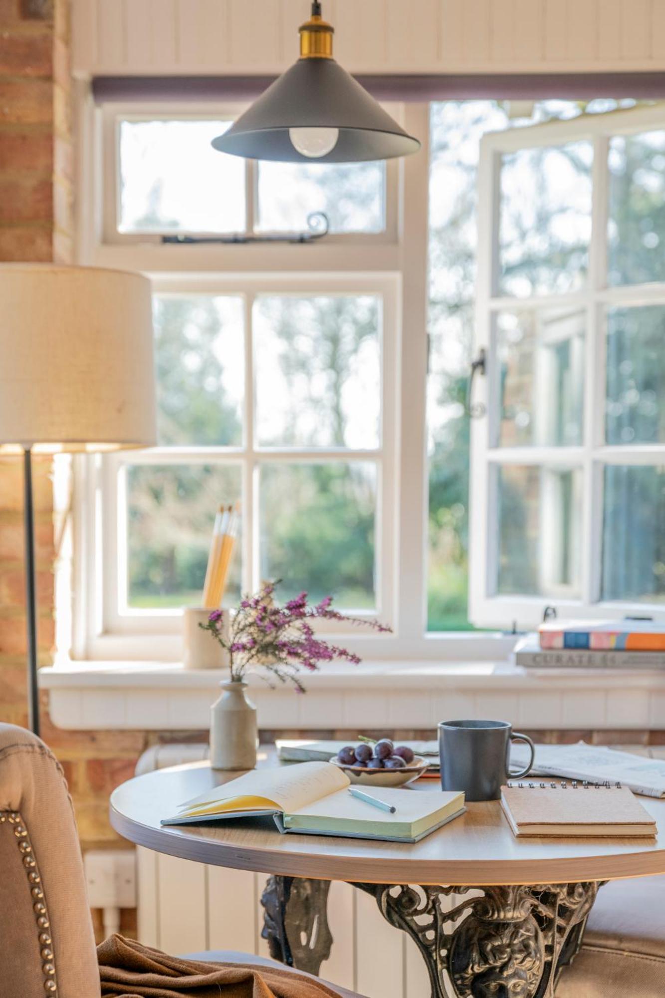 Hurstpierpoint Old Mill Lodge By Huluki Sussex Stays מראה חיצוני תמונה